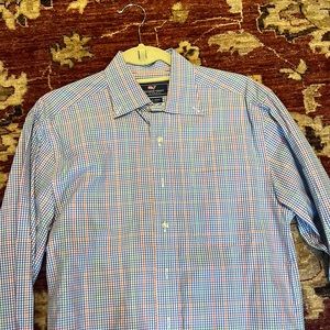 Men’s Vineyard Vine shirt